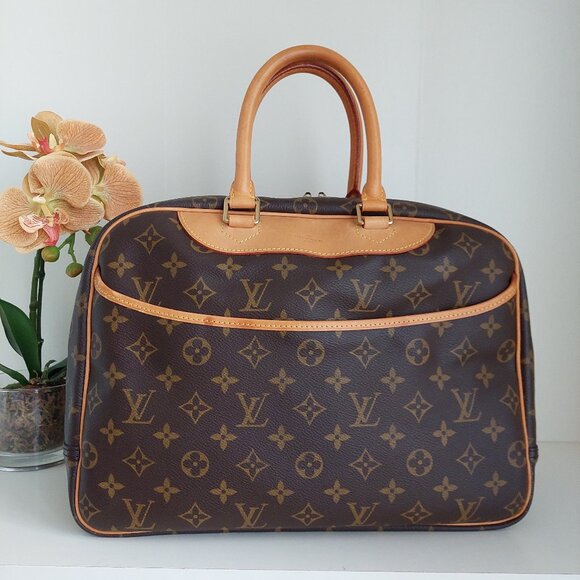 Louis Vuitton Deauville Monogram Canvas Bag - Picture 1 of 15